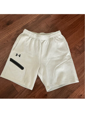 Men's Under Armour Beige Athletic Shorts Small